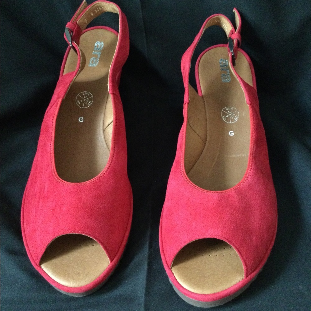 NEW in box.  ARA high end German brand red suede sandals